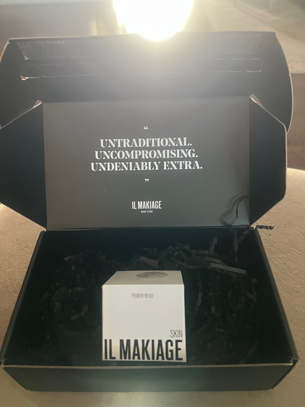 IL MAKIAGE Black & White Branded Gift Box with Skin Power Redo- New in Box
